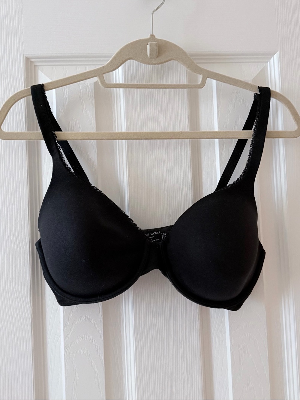 Victoria's Secret Black T-Shirt Bra - Smooth Molded Cups, Size 36D